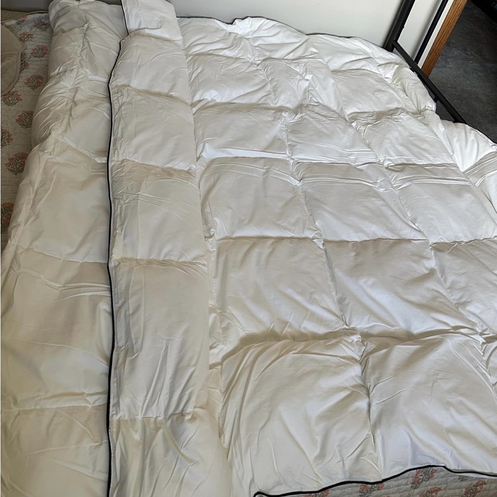 King Luxury Down Feather Comforter& flat sheet firm price